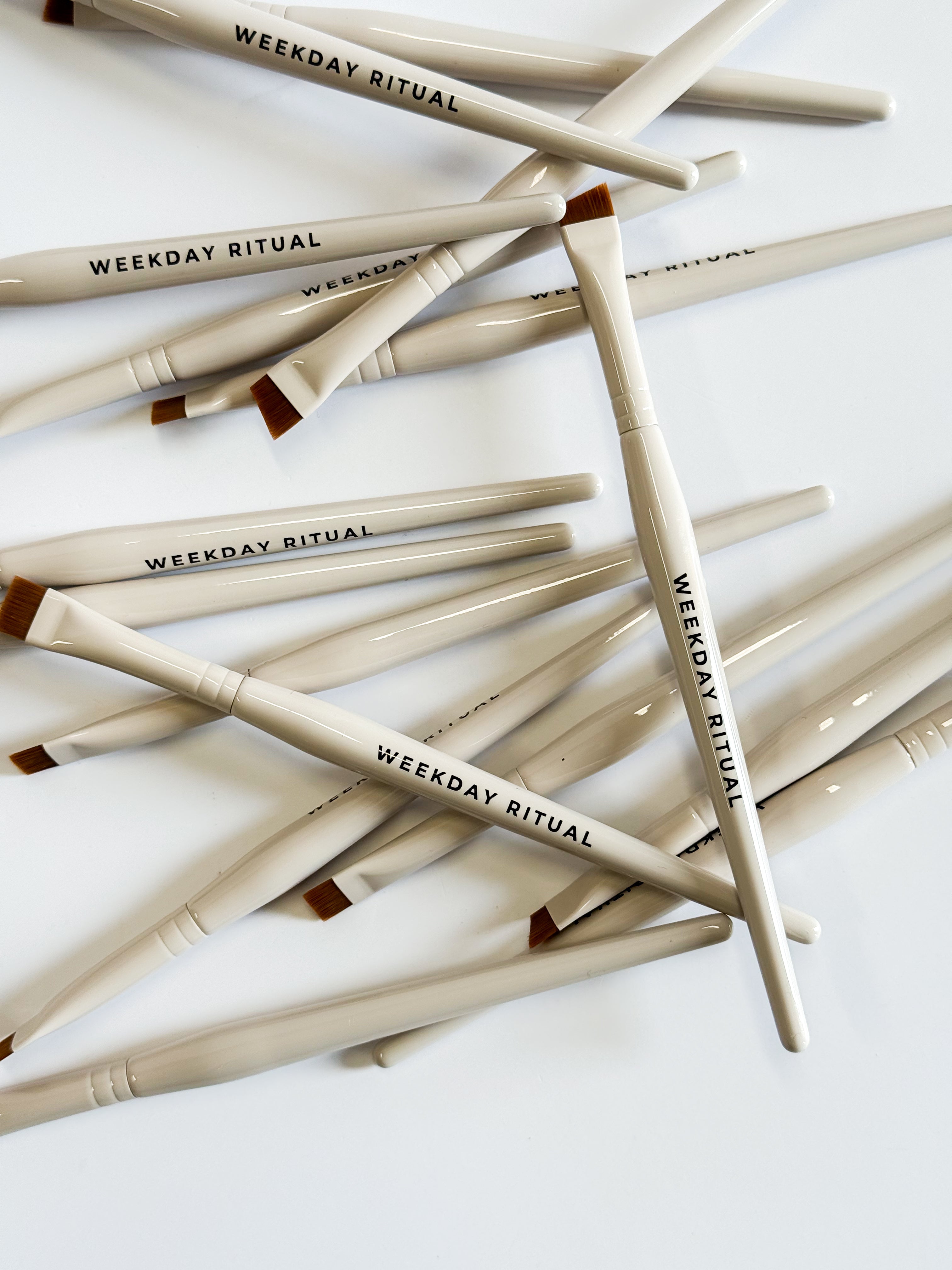 No. 02 The Carve | Flat Concealer Brow Brush