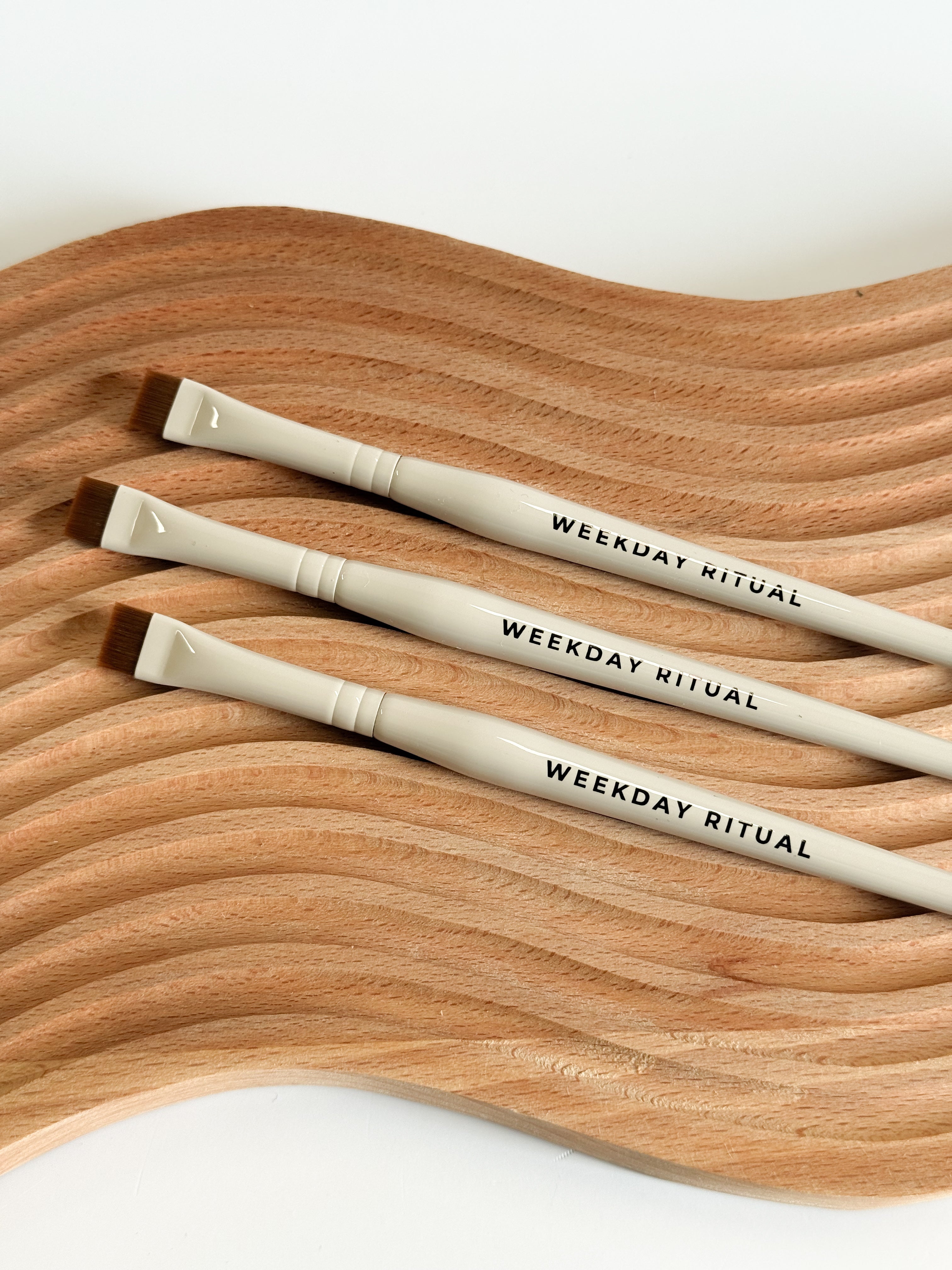 No. 02 The Carve | Flat Concealer Brow Brush
